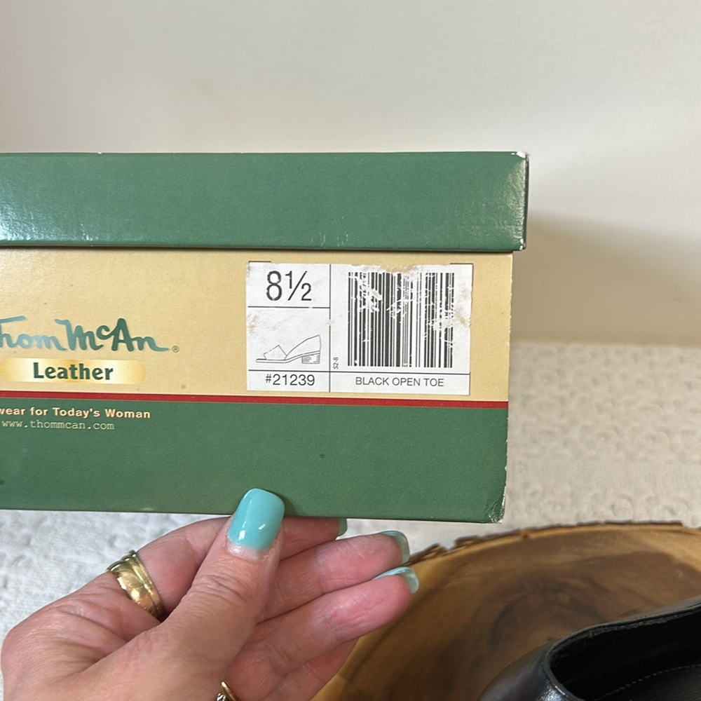 Thom McAn Black Open Toe Women's Heeled Sandals Size 8.5 with box - Picture 8 of 8